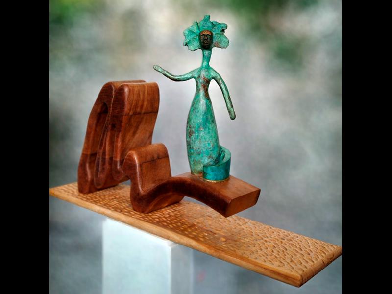 Femme fleur sur la vague
