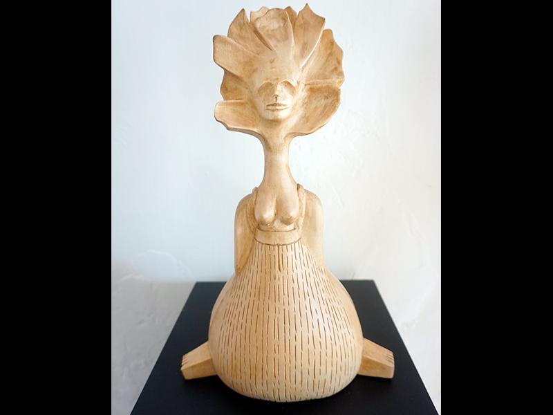 Femme fleur ronde